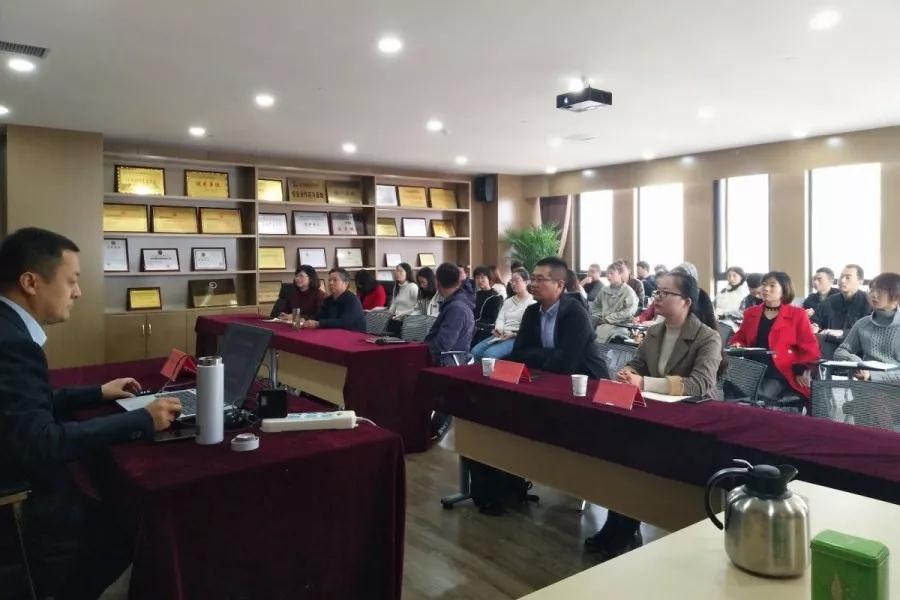 学无止境|九游网页版登录入口项目管理有限公司举办法律知识专题培训